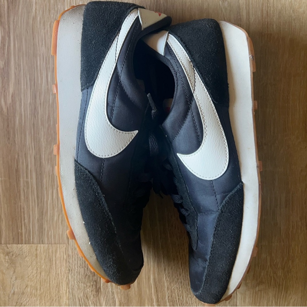 Black Nike Waffle Trainer size 8